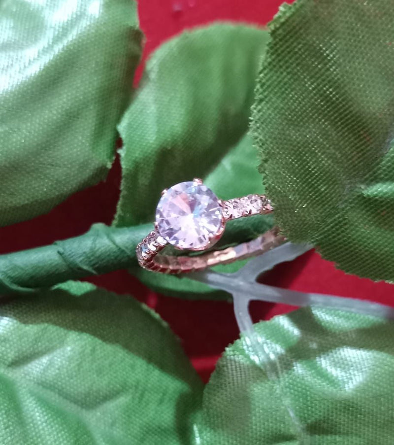 Luxurious Women's Diamond Ring