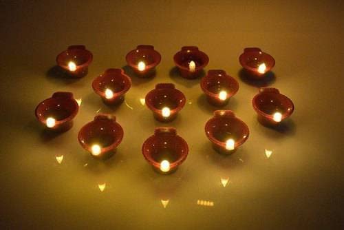 YUPENMART Battery Operated Water Sensor Floating Candles LED Flameless Tealight Candles (9)