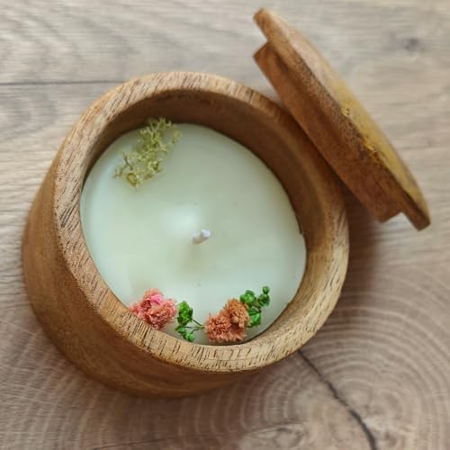 Akira Furnishings Handcrafted Soy Wax Scented Candles Elegantly Displayed in A Petite Wooden Bowl. Artfully Designed with Meticulously Arranged Dried Flowers for A Charming Touch.