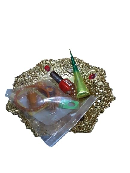 Thamboolam Set Sumangali Thambulam Return Gift plate Navratri Shringaar/Shringar Puja Kit late Sumangli return gift set womens mangal sutra yellow rope,haldi turmeric powder & kumkum W21cm H 4cm L21cm