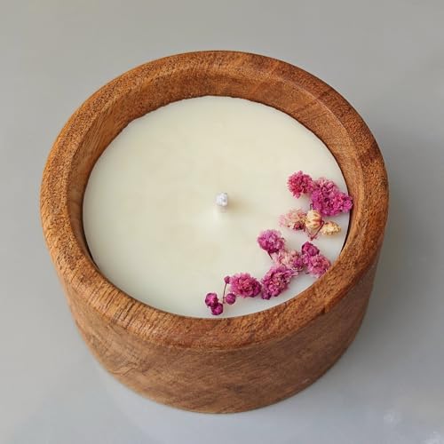 Akira Furnishings Handcrafted Soy Wax Scented Candles Elegantly Displayed in A Petite Wooden Bowl. Artfully Designed with Meticulously Arranged Dried Flowers for A Charming Touch.