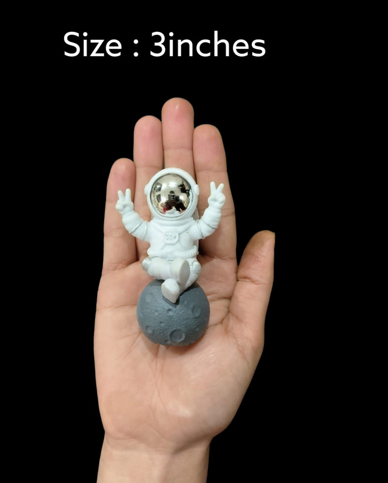 Street27® Cute Outer Space Astronaut Figurine Action Figure Toys Statue for Showpiece Home Living Room Decor Office Desktop Decoration Car Dashboard, Kids Birthday Party Gift, Resin