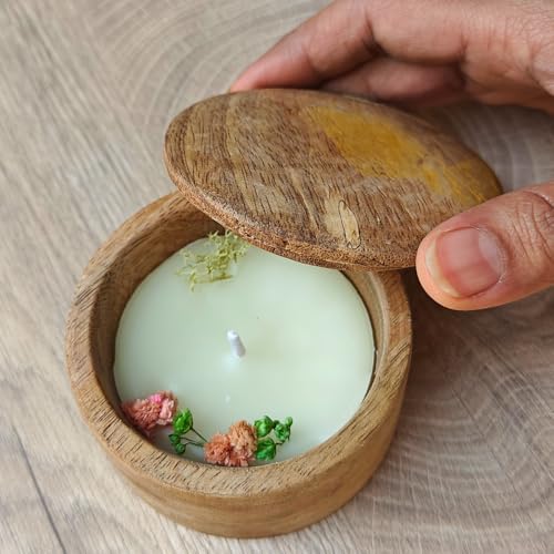 Akira Furnishings Handcrafted Soy Wax Scented Candles Elegantly Displayed in A Petite Wooden Bowl. Artfully Designed with Meticulously Arranged Dried Flowers for A Charming Touch.