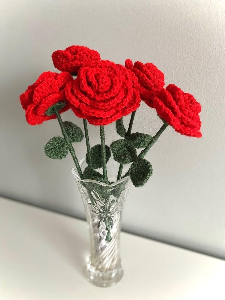 Crochet three red roses