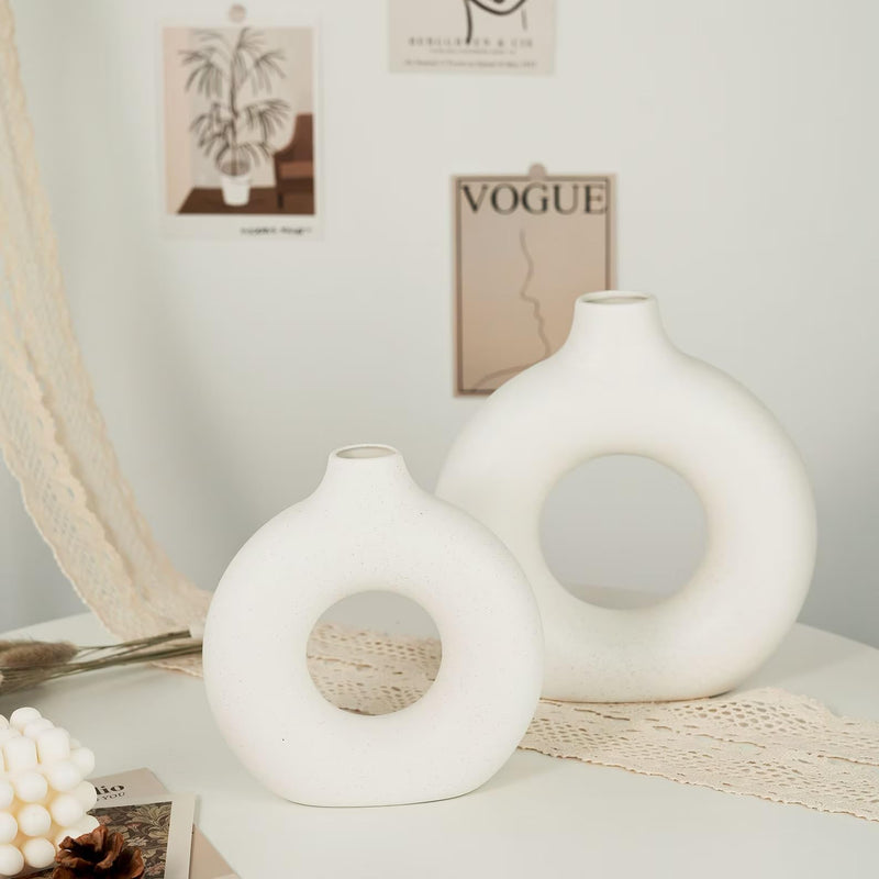 URBAN SENSE | White Vase | Pampas Grass Vase | Ceramic Vase | Donut Round Shaped Vase | Home Decor Centrepiece | Decor Showpiece Donut Vase | Finish Matte | 6 Inches (Pack of 1) (6 Inch)