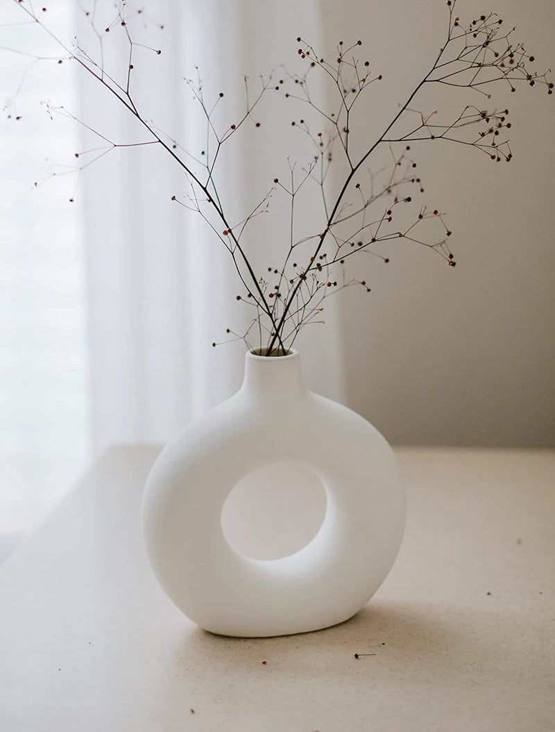 URBAN SENSE | White Vase | Pampas Grass Vase | Ceramic Vase | Donut Round Shaped Vase | Home Decor Centrepiece | Decor Showpiece Donut Vase | Finish Matte | 6 Inches (Pack of 1) (6 Inch)