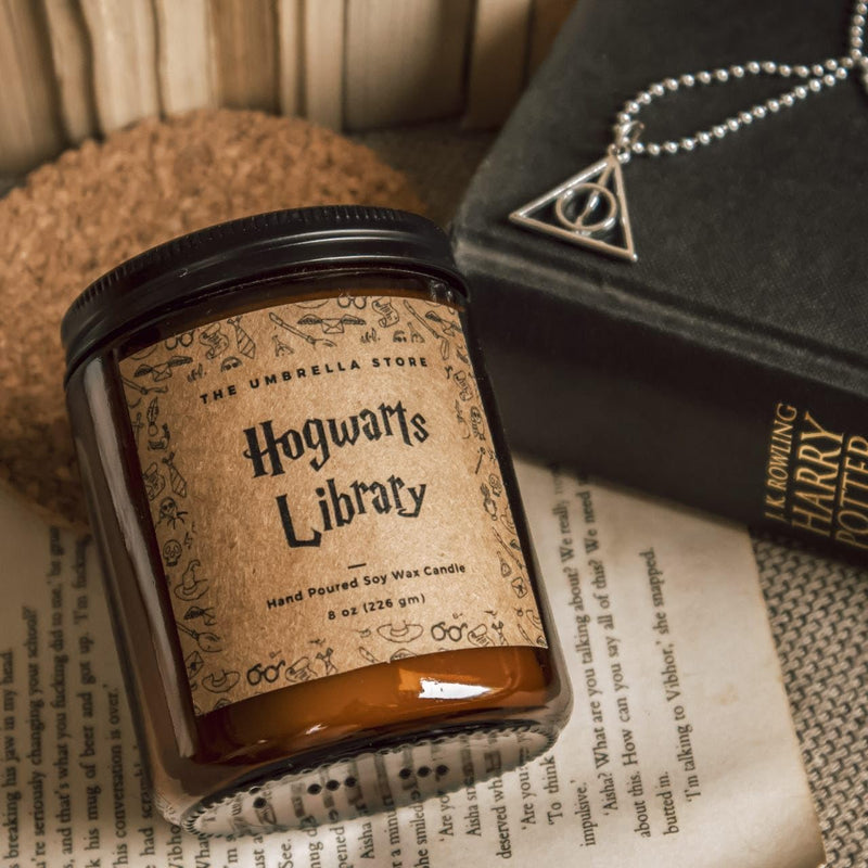 THE UMBRELLA STORE Hogwarts Library Scented Candle, Harry Potter Themed Scented Candle, Vegan Hand Poured 100% Soy Wax Candle, Luxury Scented, Home Decor Candle (Hogwarts Library)