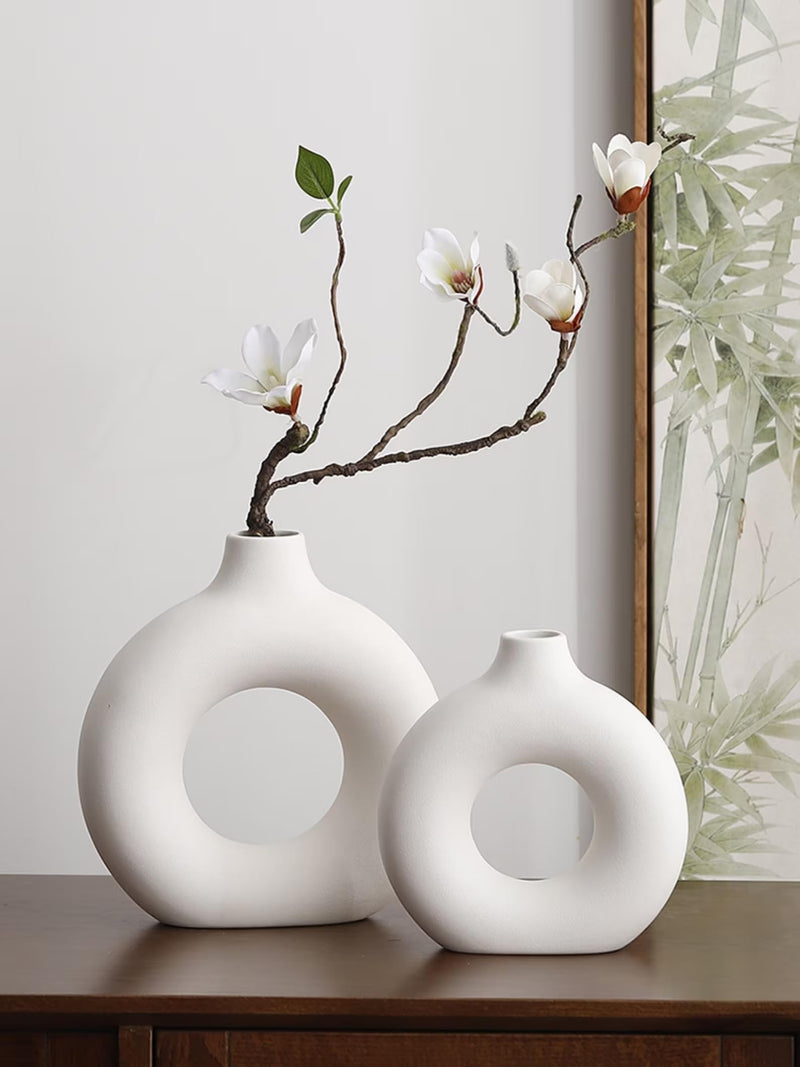 URBAN SENSE | White Vase | Pampas Grass Vase | Ceramic Vase | Donut Round Shaped Vase | Home Decor Centrepiece | Decor Showpiece Donut Vase | Finish Matte | 6 Inches (Pack of 1) (6 Inch)