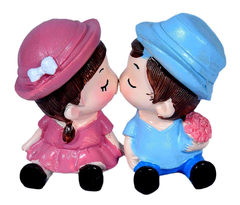 Cute Kissing Couple with Magnet on Lips for Bed Room Decoration.