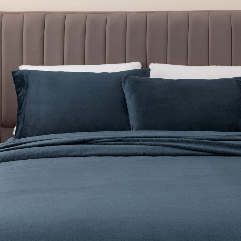 Great Bay Home Extra Soft Cozy Velvet Plush Sheet Set. Deluxe Bed Sheets with Deep Pockets. Velvet Luxe Collection (Queen, Denim Blue)