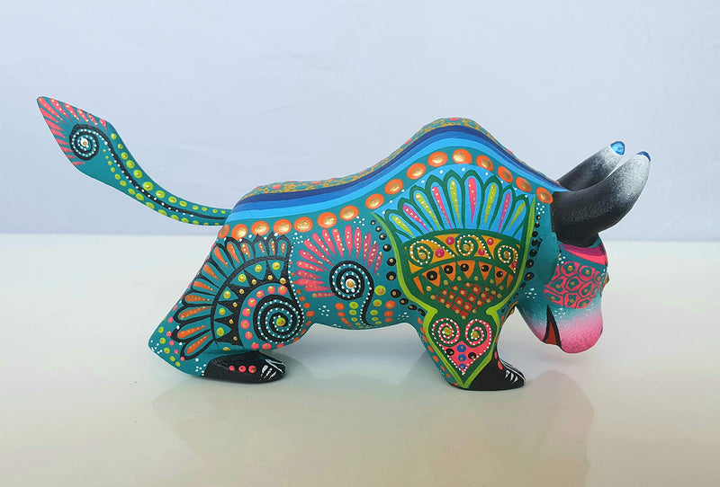 ALKIMIA INC Mexican Alebrije Bull Wood Carving Handcrafted Sculpture (Turquoise)