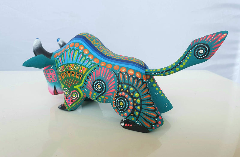 ALKIMIA INC Mexican Alebrije Bull Wood Carving Handcrafted Sculpture (Turquoise)