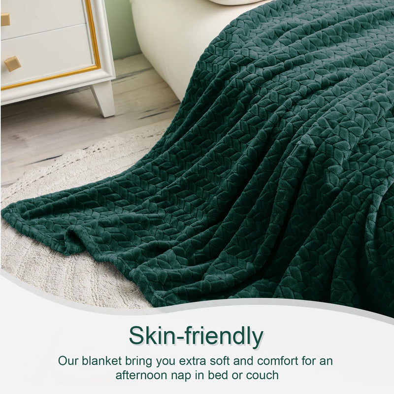 Exclusivo Mezcla Forest Green Fleece Throw Blanket for Couch and Bed, 50x70 Inches Soft Cozy 3D Decorative Jacquard Flannel Blankets, Lightweight Fuzzy Plush Warm Throws for All Seasons