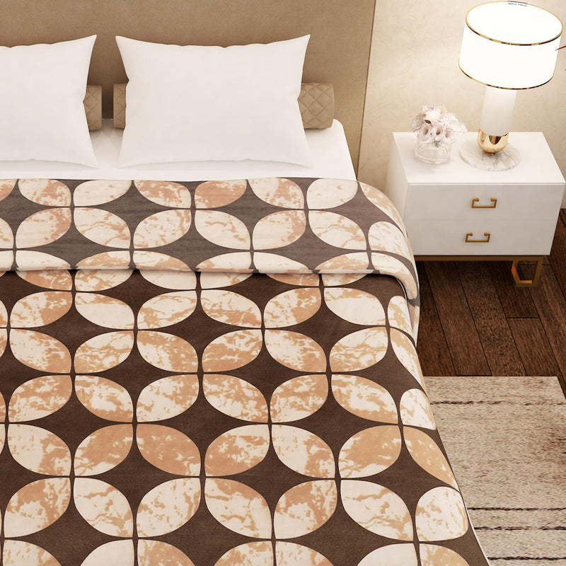 Story@Home Polyester All-Season AC Double Size Finley Blanket– Lightweight 300GSM, Geometric, Slate Brown & Beige. Size: 220x240cm. Ideal as a Blanket, Duvet, or Comforter.