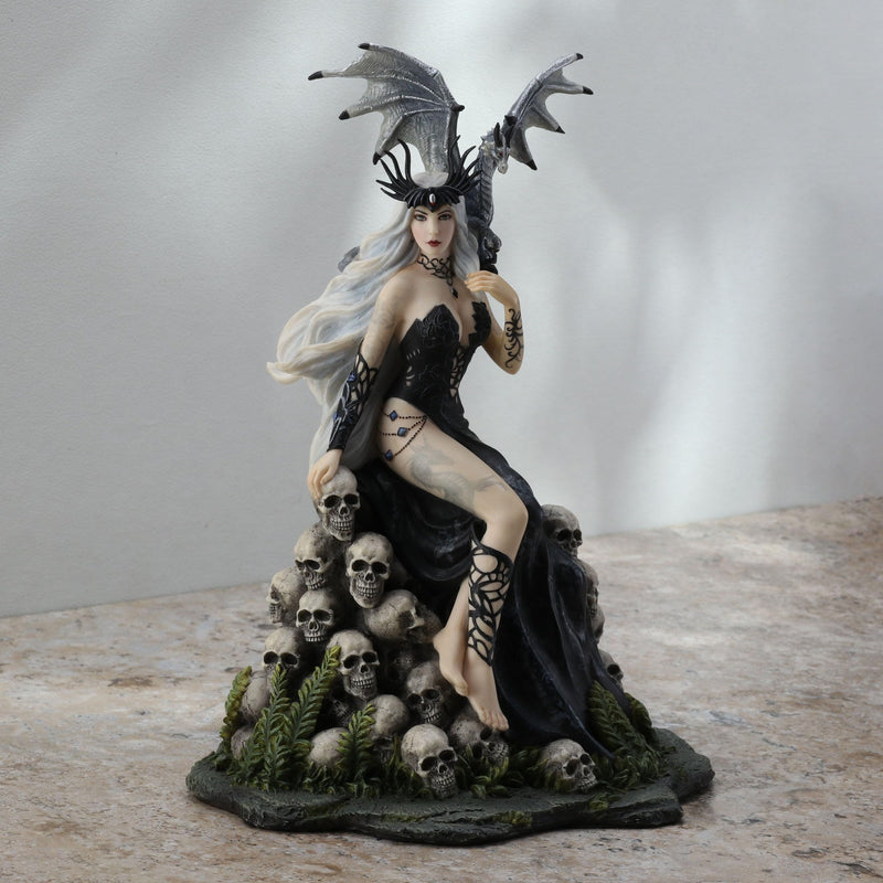 Veronese Design Nene Thomas Mad Queen Hand Painted Fantasy Statue 7 X 9.75 X 6 Inches Gray