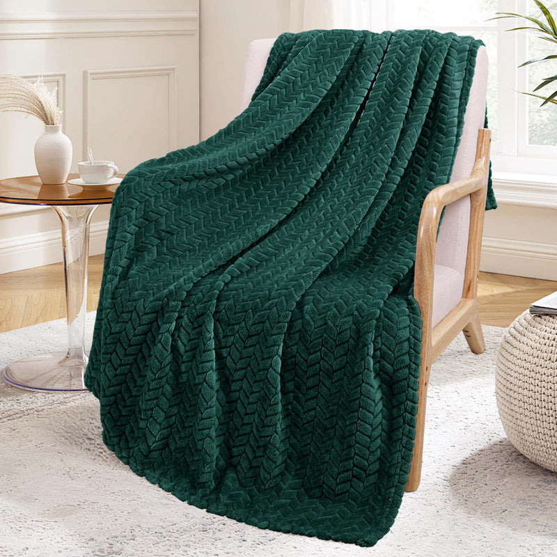 Exclusivo Mezcla Forest Green Fleece Throw Blanket for Couch and Bed, 50x70 Inches Soft Cozy 3D Decorative Jacquard Flannel Blankets, Lightweight Fuzzy Plush Warm Throws for All Seasons