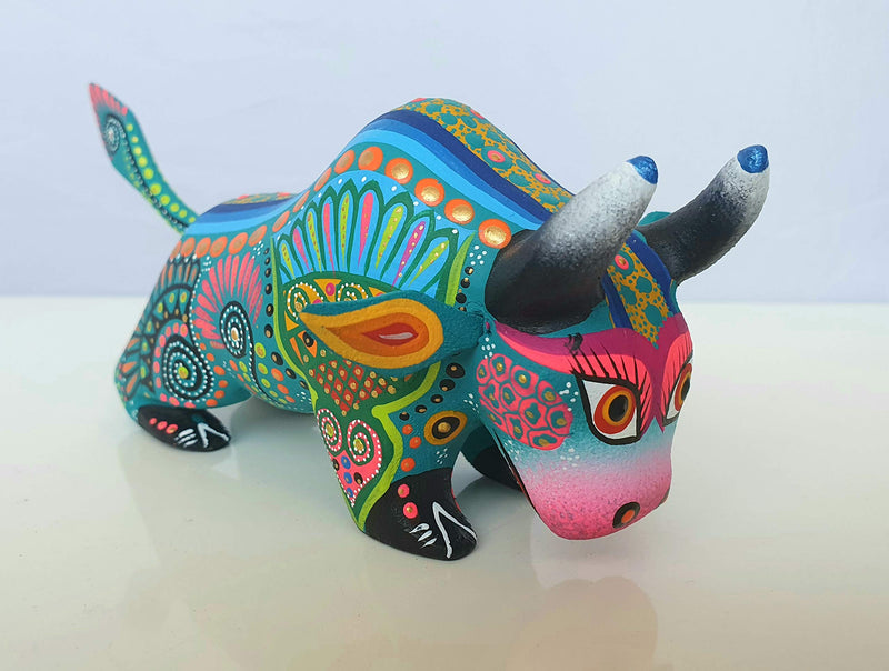 ALKIMIA INC Mexican Alebrije Bull Wood Carving Handcrafted Sculpture (Turquoise)