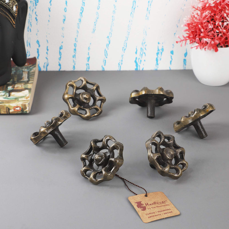 Two Moustaches Vintage Tap Wheel Design Cabinet/Wardrobe Knobs (Antique Brass, Pack of 6)