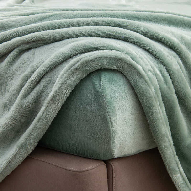 Great Bay Home Extra Soft Cozy Velvet Plush Sheet Set. Deluxe Bed Sheets with Deep Pockets. Velvet Luxe Collection (Twin, Jade)