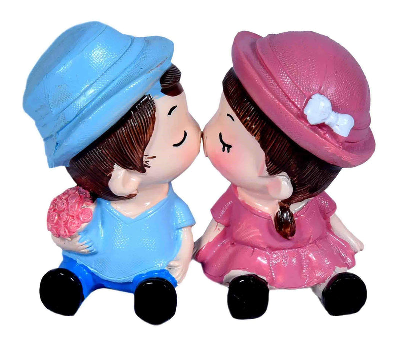 Cute Kissing Couple with Magnet on Lips for Bed Room Decoration.