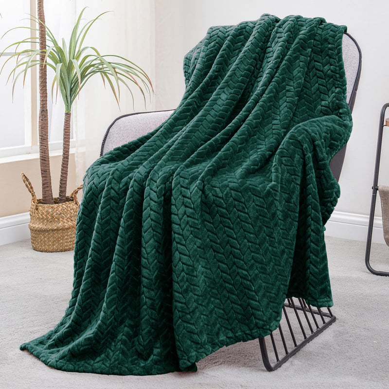 Exclusivo Mezcla Forest Green Fleece Throw Blanket for Couch and Bed, 50x70 Inches Soft Cozy 3D Decorative Jacquard Flannel Blankets, Lightweight Fuzzy Plush Warm Throws for All Seasons