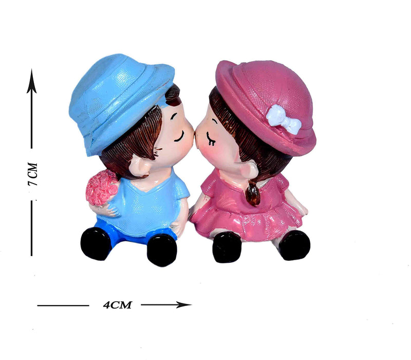 Cute Kissing Couple with Magnet on Lips for Bed Room Decoration.