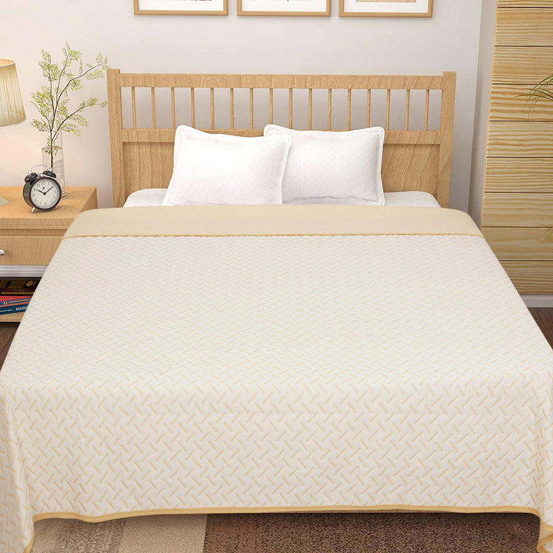 VAS COLLECTIONS Premium Cotton Viscose Dohar/AC Quilt/Blanket for Double Bed Size (90 x 86 inches) |Lightweight Knitted Dohar with a Matching Handbag - 250 GSM |Double - 230x220 cms - Beige & White