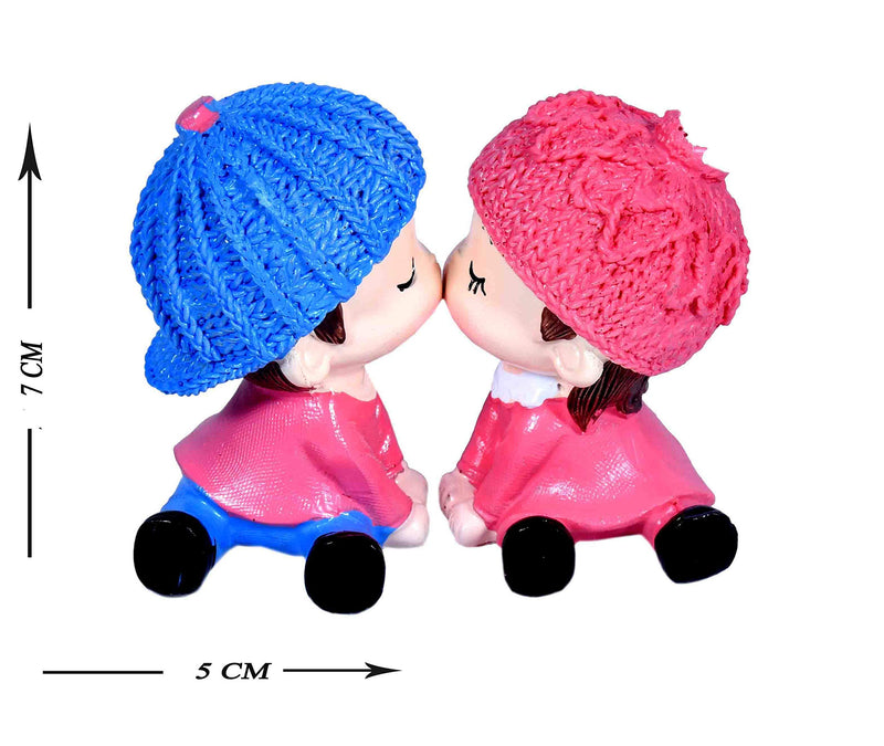 Cute Kissing Couple with Magnet on Lips for Bed Room Decoration