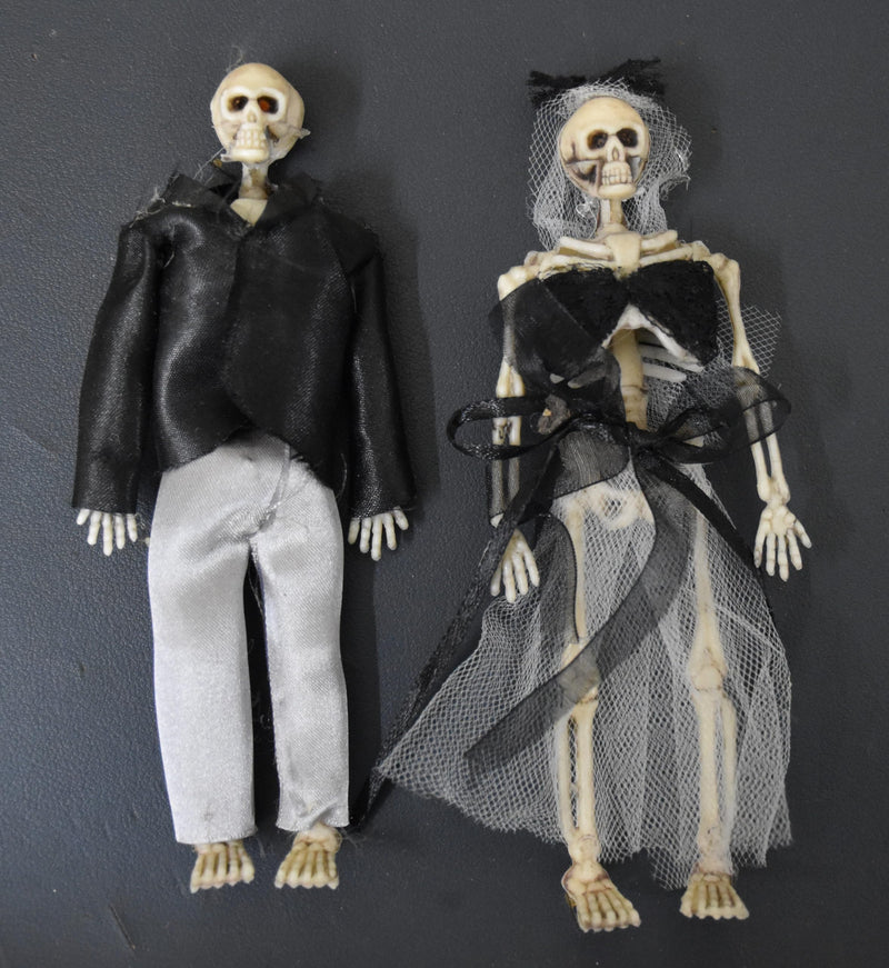 Jagmag® 2 x Skeleton Bride Groom Decor - Day of The Dead Couple Skeleton, Halloween Party Decorations, Skeletons for Halloween Decoration, Graveyard Decorations, Haunted House Accessories