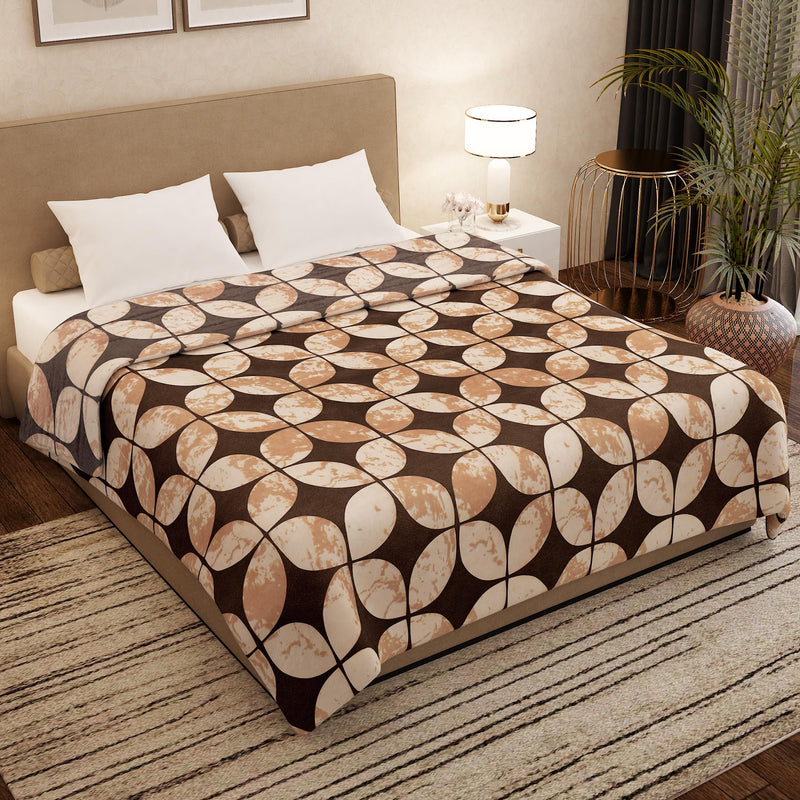 Story@Home Polyester All-Season AC Double Size Finley Blanket– Lightweight 300GSM, Geometric, Slate Brown & Beige. Size: 220x240cm. Ideal as a Blanket, Duvet, or Comforter.