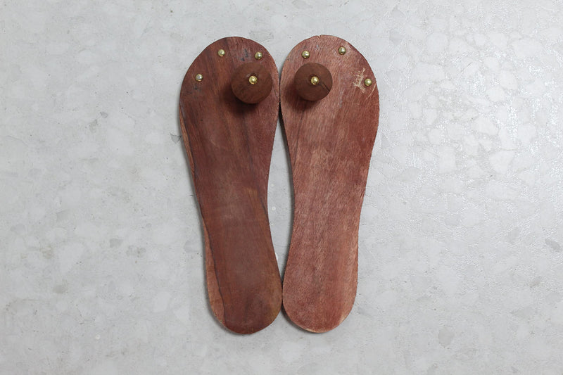 Dharmsaar Wood khadau for Men and Women, Best Wood Design Khadau Chappal to wear, Premium Pooja Wooden Charan Paduka Slippers Free Size, Puja Mandir Item